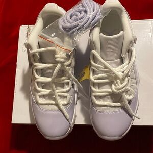 Air Jordan 11 Retro Low for women or men